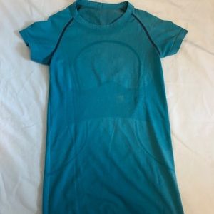 Lululemon swiftly tee size 4